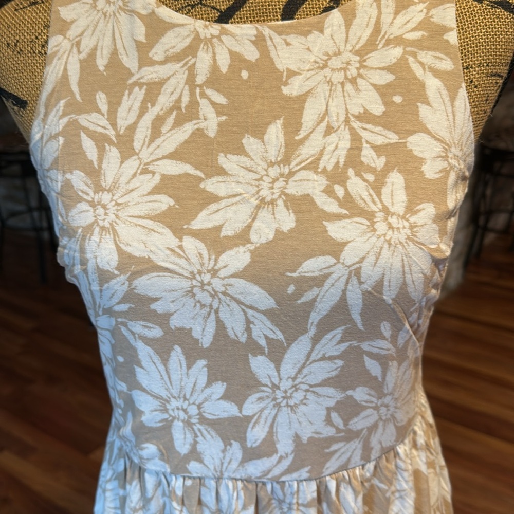 Loft size small petite beige dress with white flowers - Picture 2 of 4